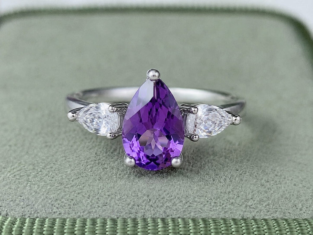 18K White Gold Natural Amethyst Ring.